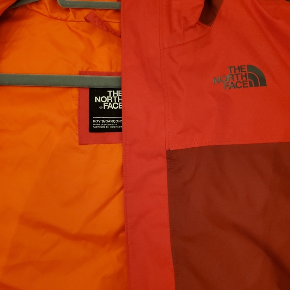 The North Face Boys Multicolored Jacket - Picture 3 of 12